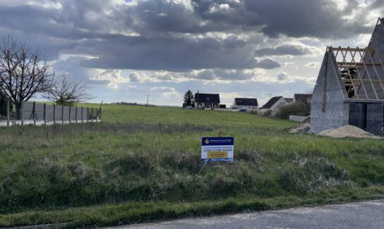 TERRAIN CONSTRUCTIBLE de 663 m² à Berchères-les-Pierres